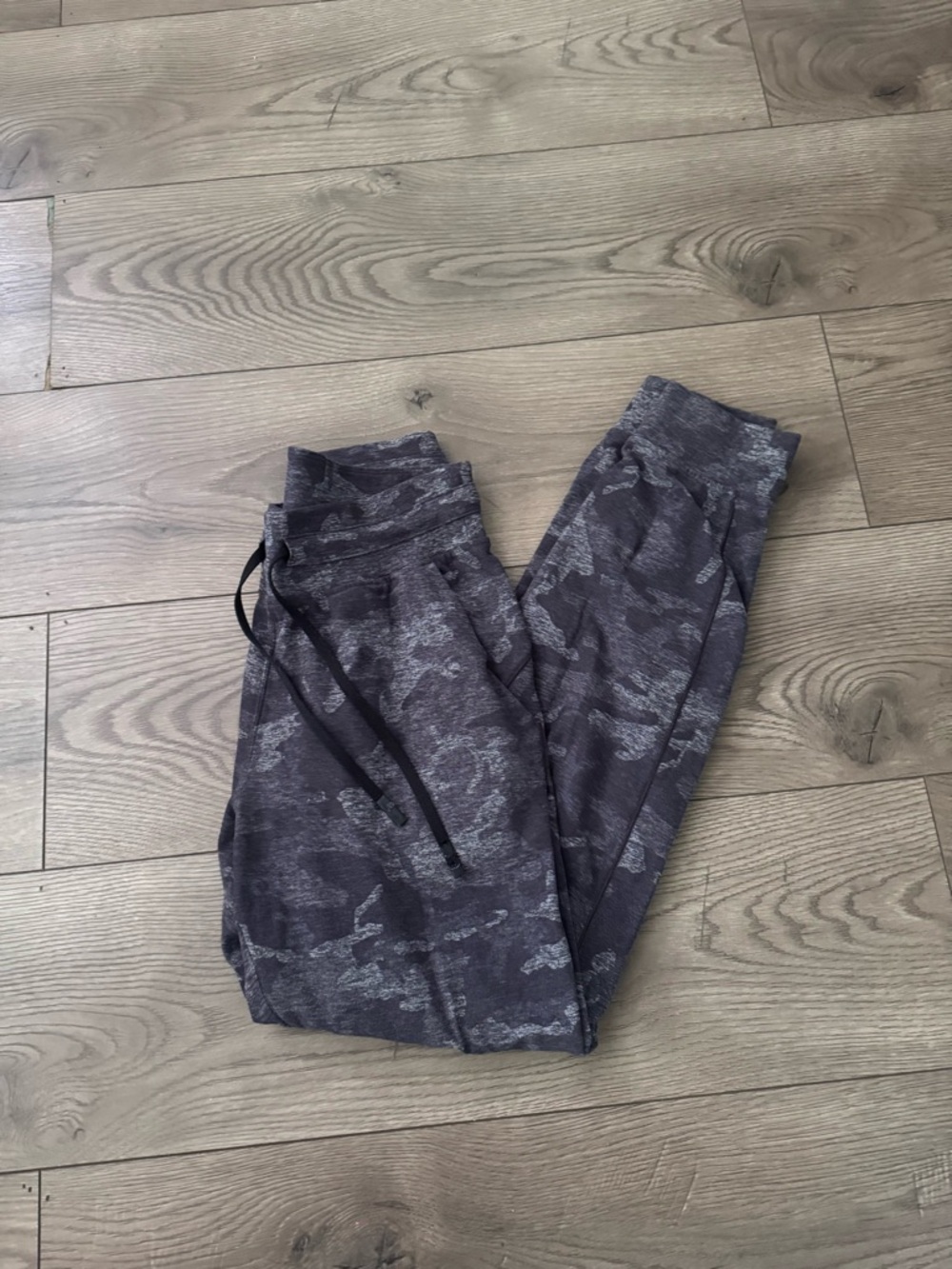 Lululemon Dark Wash Gray Black Camo Jogger Pants Size 6 Inseam 29”